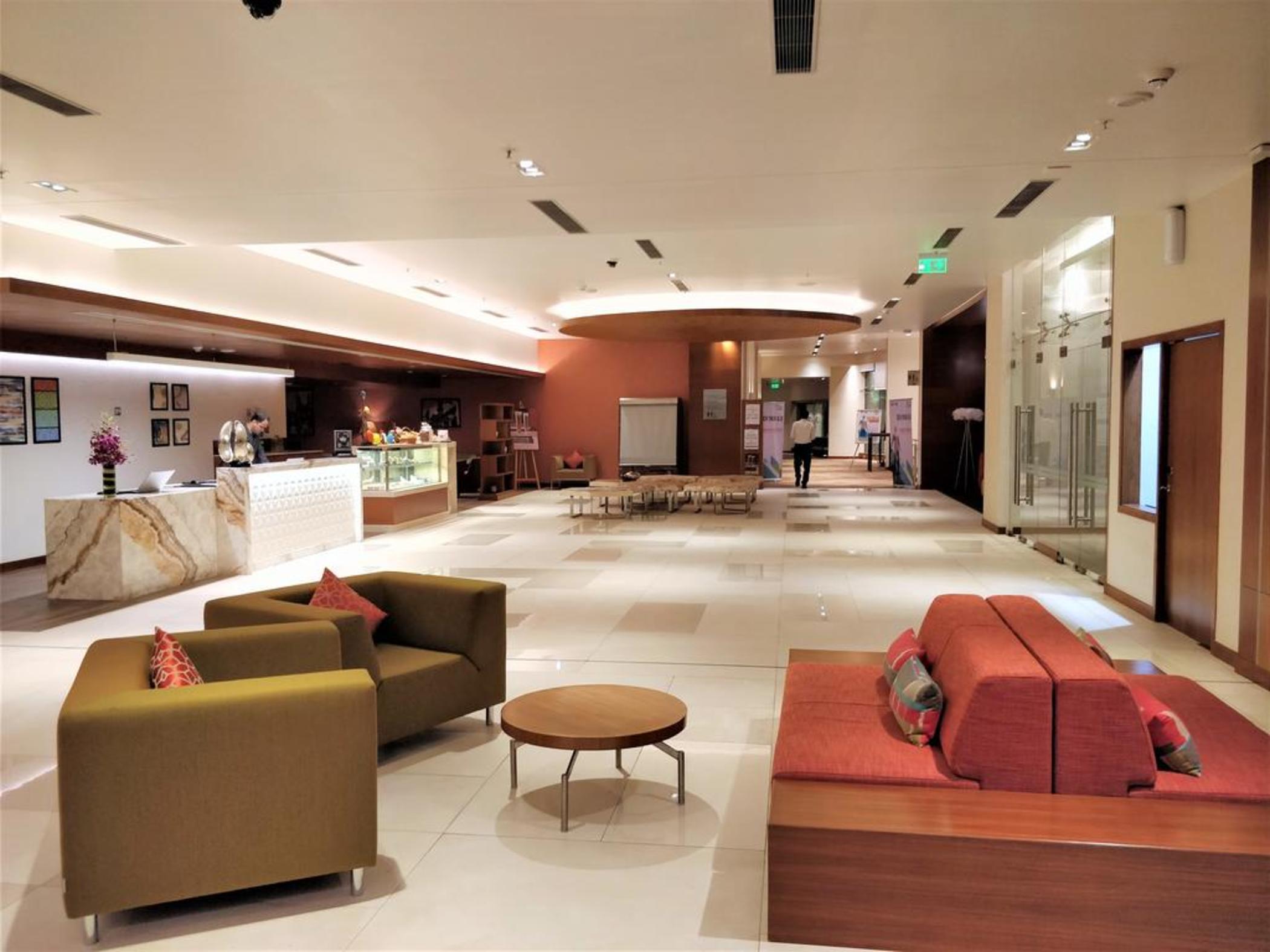Hyatt Place Hyderabad Banjara Hills Kültér fotó Lobby