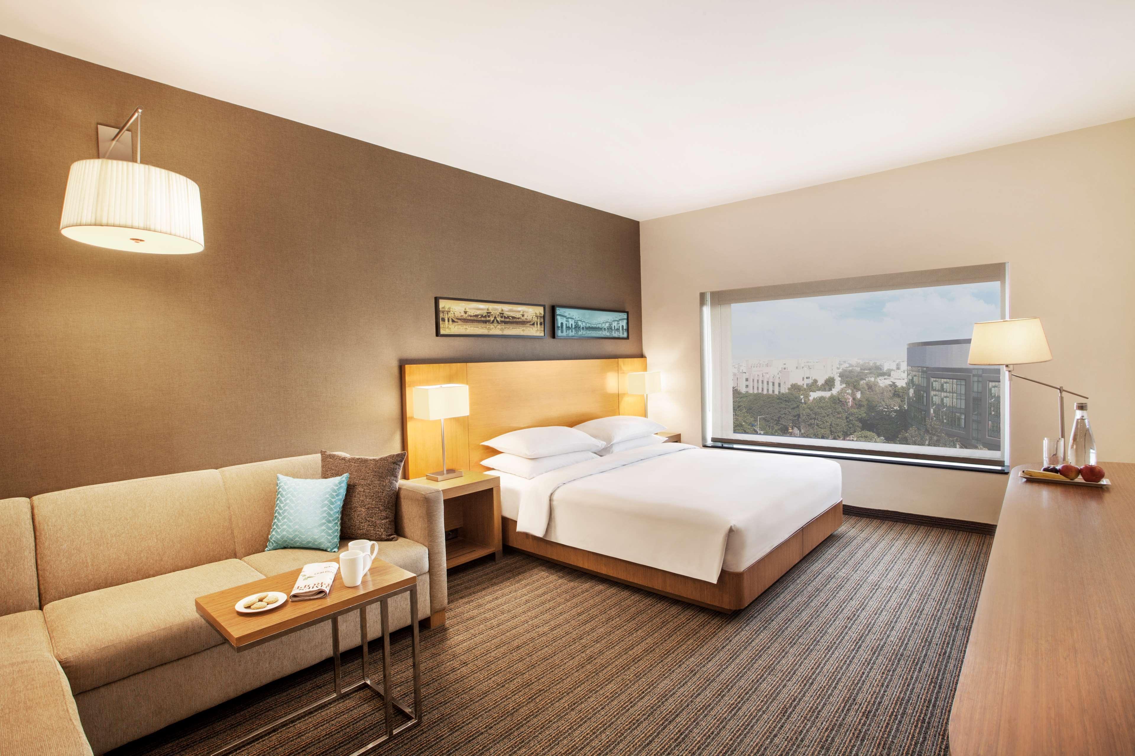 Hyatt Place Hyderabad Banjara Hills Kültér fotó A room at the hotel