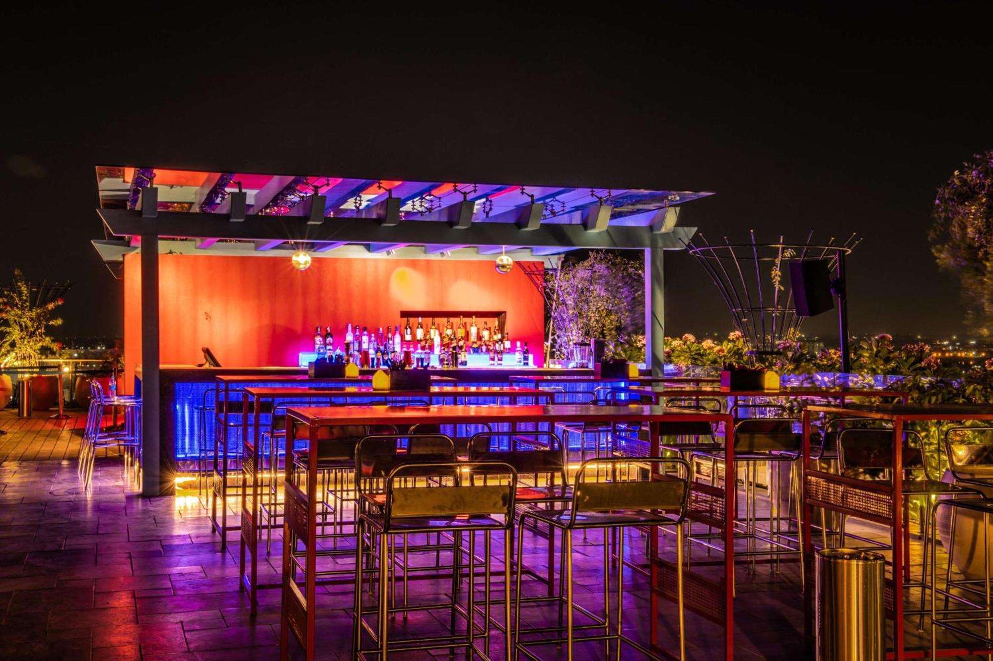 Hyatt Place Hyderabad Banjara Hills Kültér fotó Sky Bar