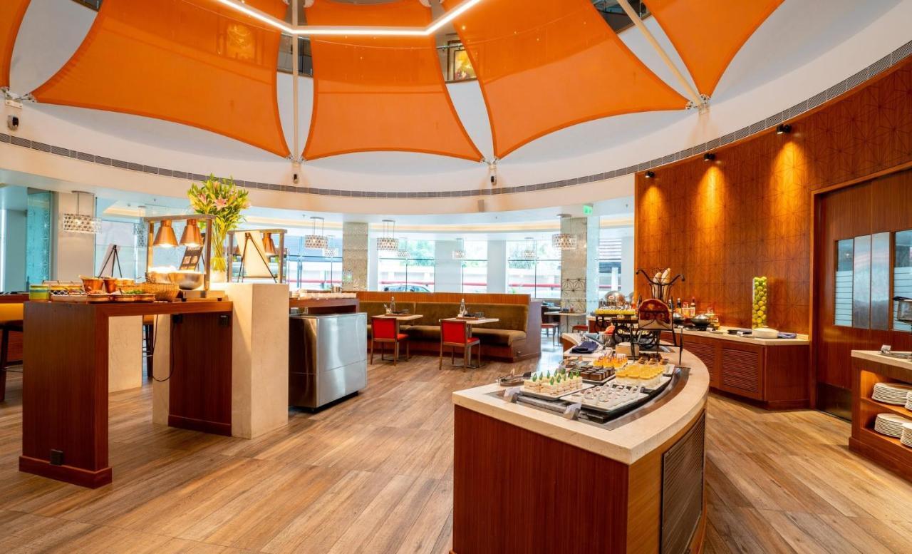 Hyatt Place Hyderabad Banjara Hills Kültér fotó The restaurant